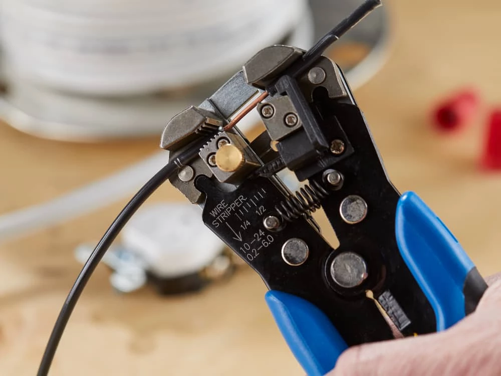 Mastercraft 10-22 Gauge Automatic Self-Adjusting Wire Stripper/Crimper, Comfort Grip Handles - Image 8